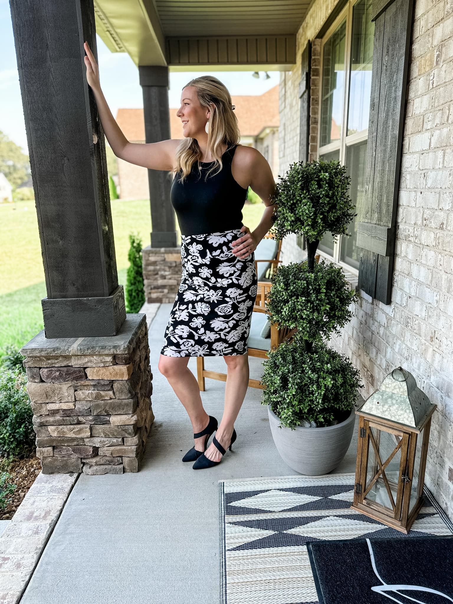 CASSIE PENCIL SKIRT - BLACK & WHITE FLORAL